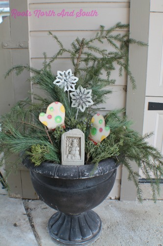 Decorating Outdoors at Christmas