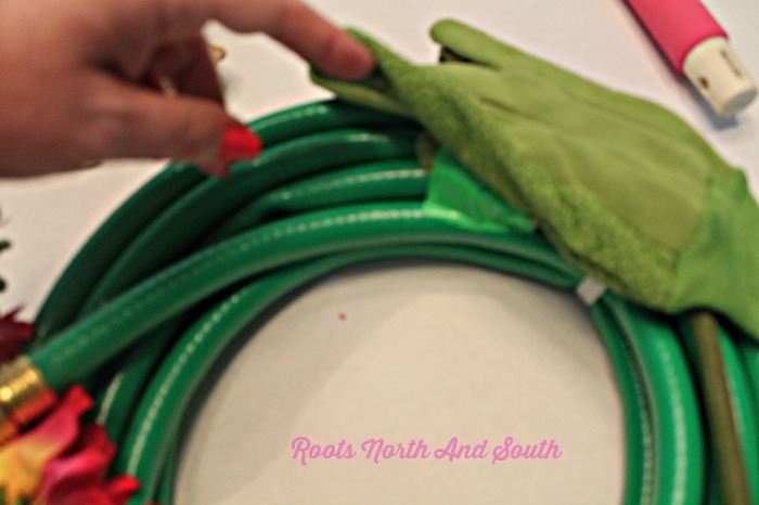 Assembling a garden hose wreath